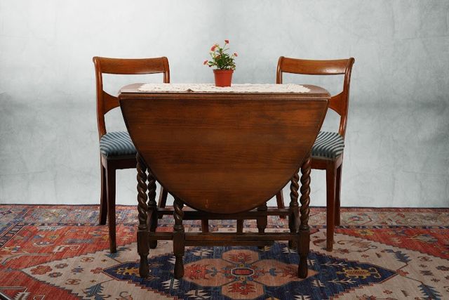 L & R Antiques and Curiosa 古董行(平日預約制)