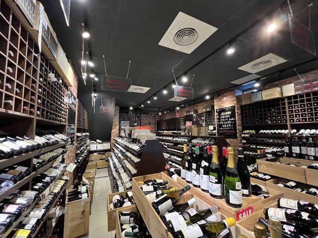 照片: Z C via Google 大同亞瑟頓葡萄酒公司 台南門市