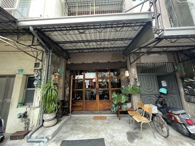 照片: Feby Cheng via Google 鳥飛古物店