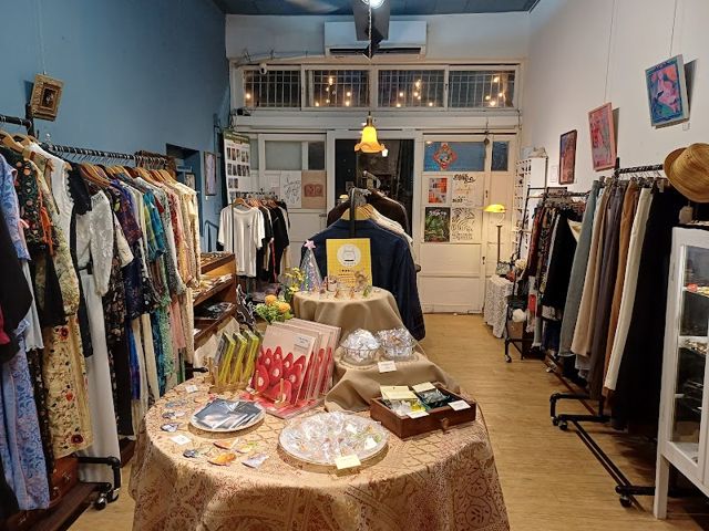 照片: 謝宛蓁 via Google 陸角銀Sixpence Gallery