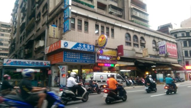 專櫃不貴二手衣物娃娃包包